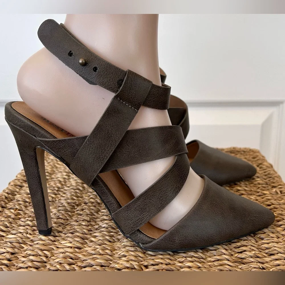 Just Fab Taupe Carabella Ankle Strap‎ Closure Heels Size 7